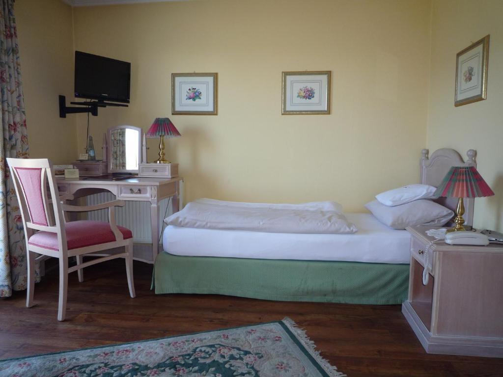 Hotel Behringer'S Traube Badenweiler Room photo